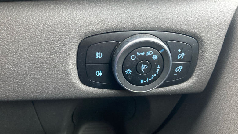 Ford Transit Custom 300 L2 Diesel Fwd 2.0 EcoBlue 170ps Low Roof D/Cab Limited Van Auto